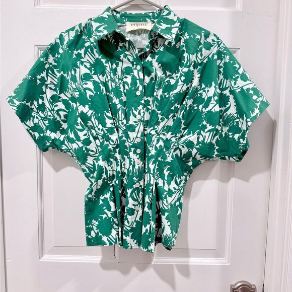Exquise Tops - Exquise Tobie Short Sleeve Green & White Floral Pleated Blouse Size XXS